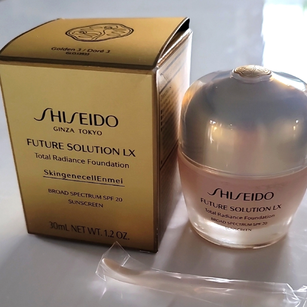 Shiseido Future Solution LX Total Radiance Foundation - Golden 3